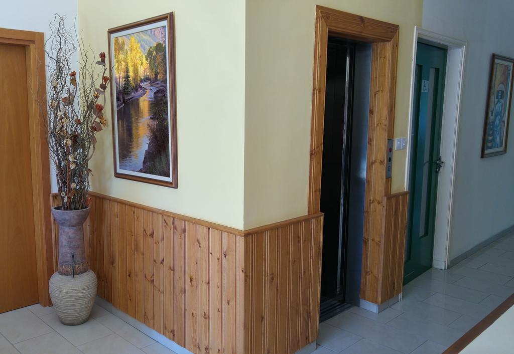 Crown Inn Hotel Nicosia Buitenkant foto
