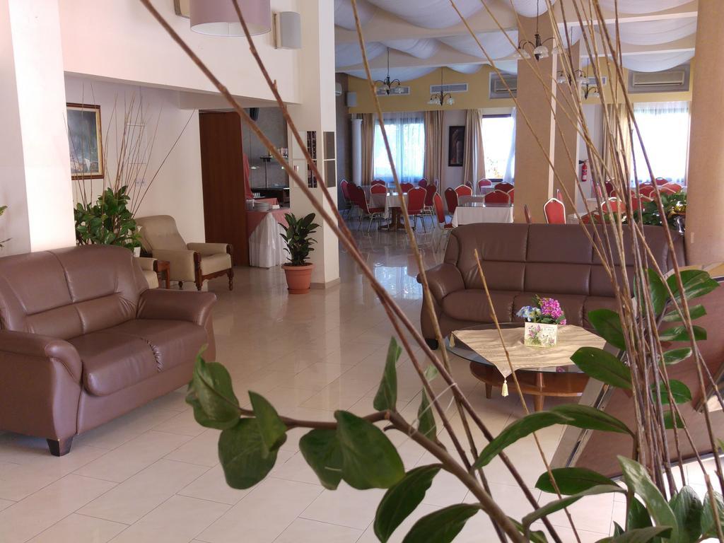 Crown Inn Hotel Nicosia Buitenkant foto