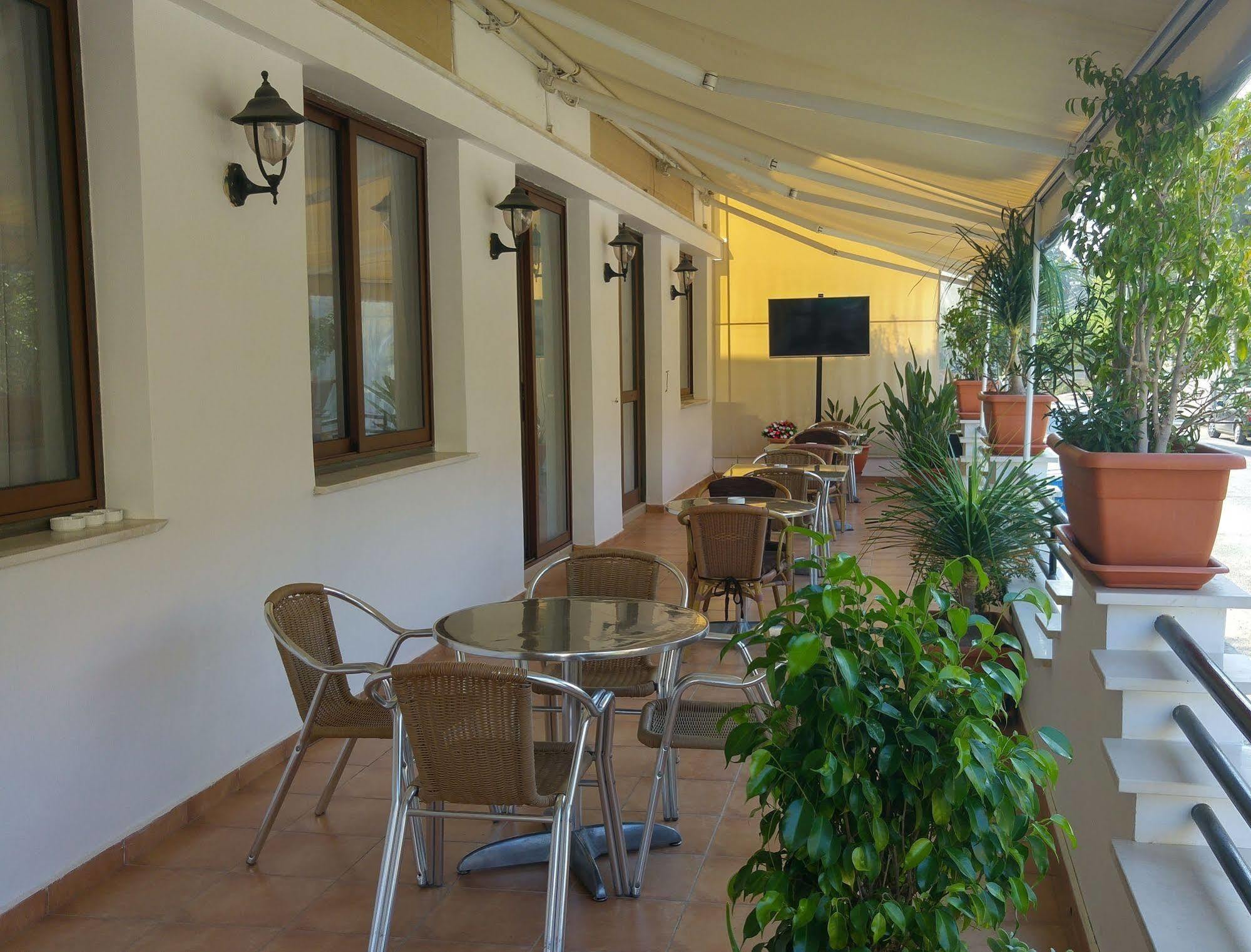 Crown Inn Hotel Nicosia Buitenkant foto