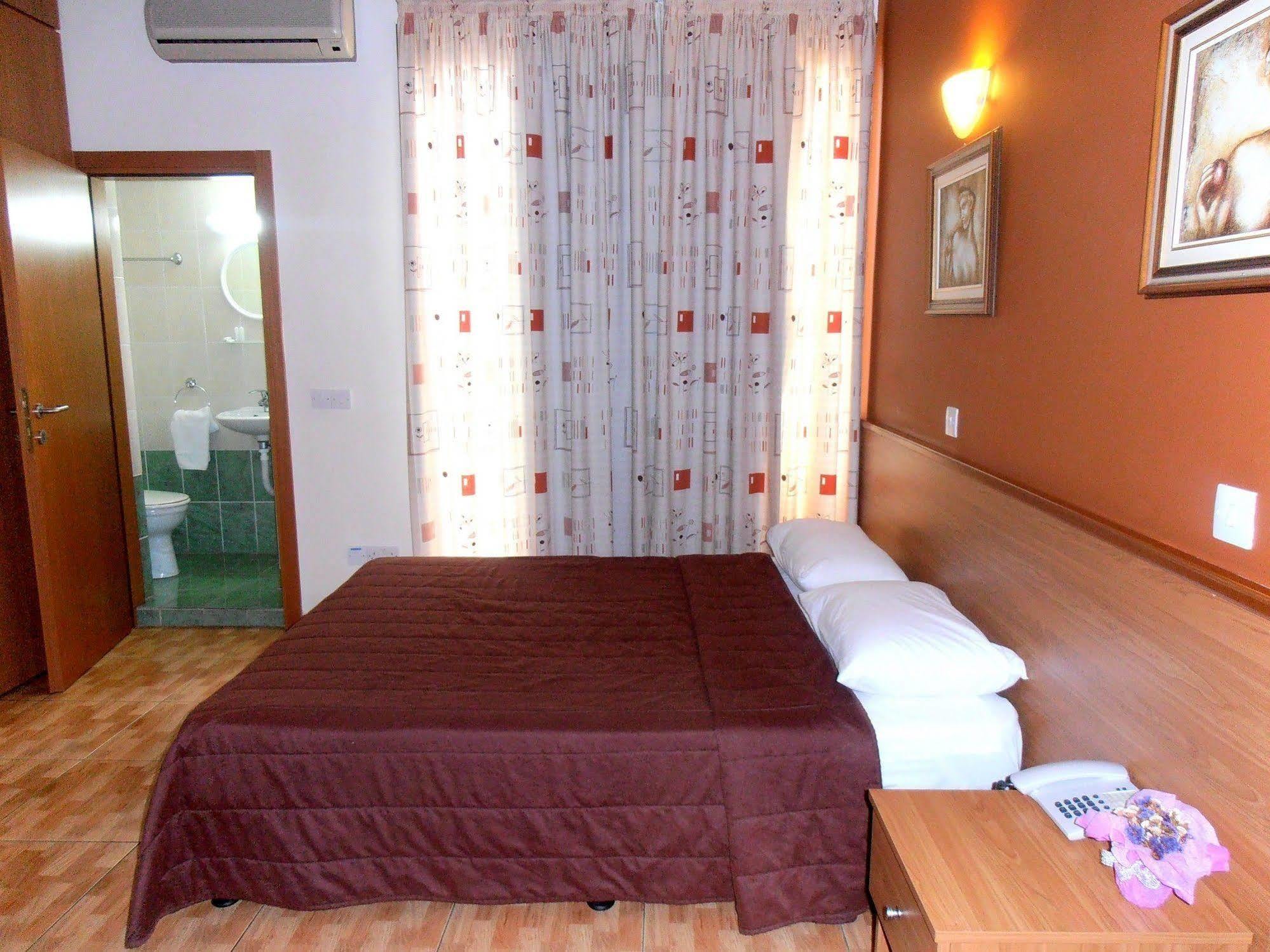 Crown Inn Hotel Nicosia Buitenkant foto