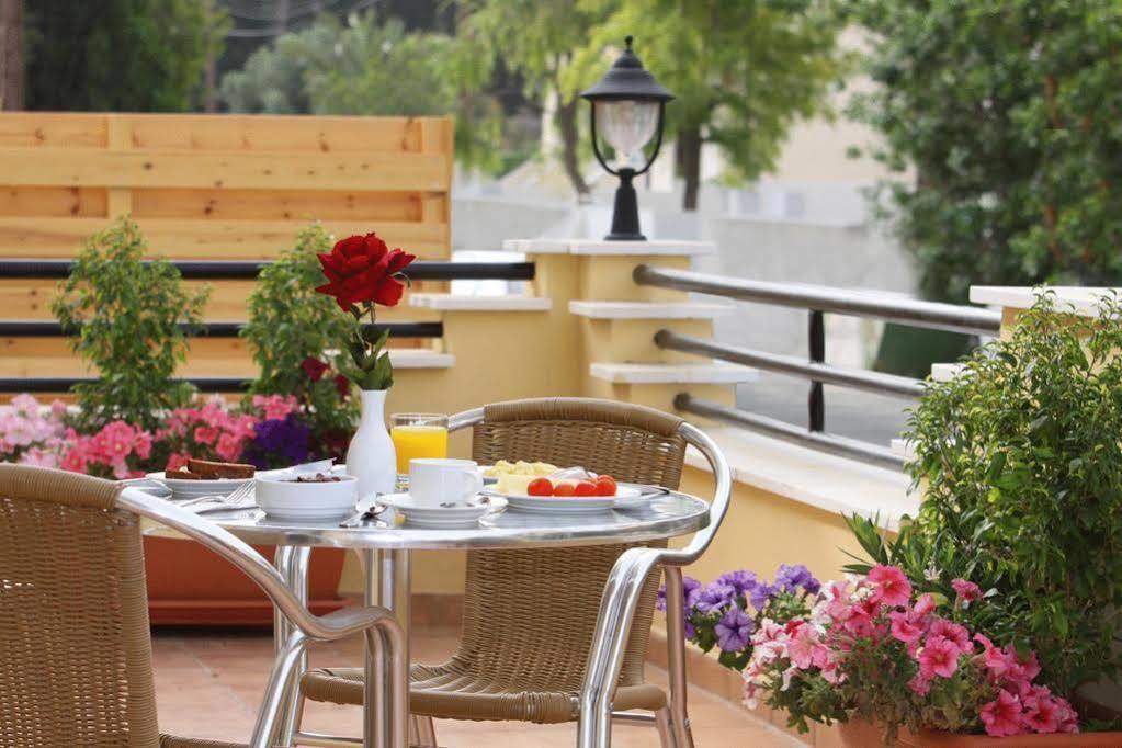 Crown Inn Hotel Nicosia Restaurant foto
